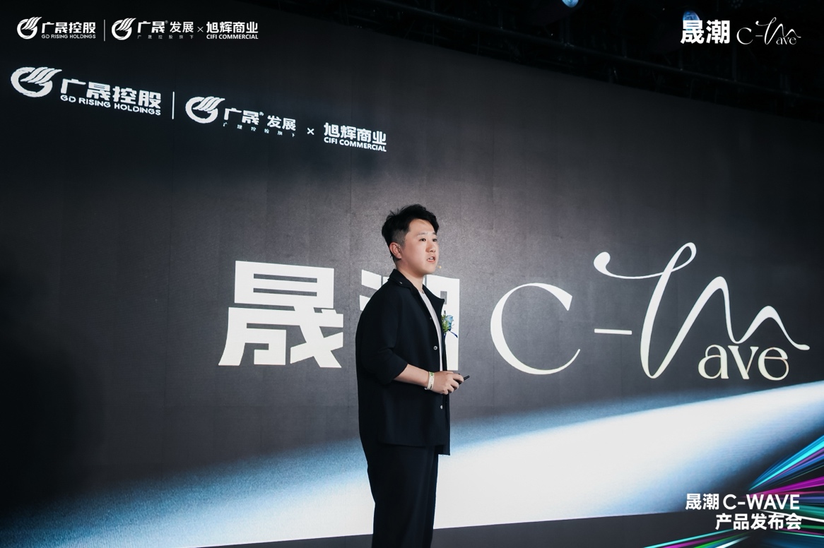 穿著西裝筆挺的男子與配字 描述已自動(dòng)生成