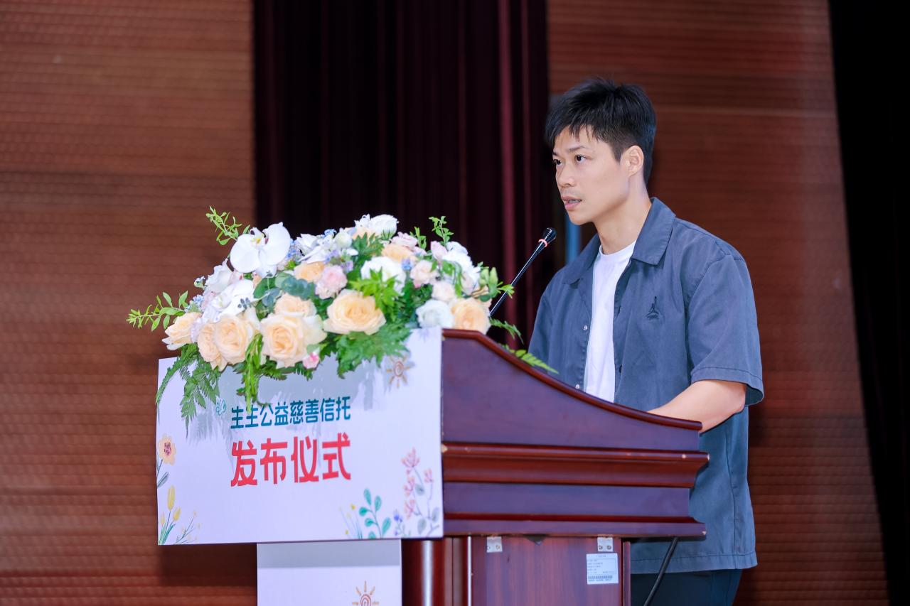 暨南大學(xué)體育學(xué)院院長蘇炳添致辭.jpg