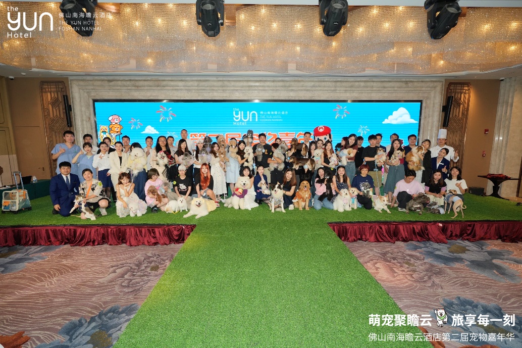 到場嘉賓、寵物友好市集商家、酒店工作人員大合照
