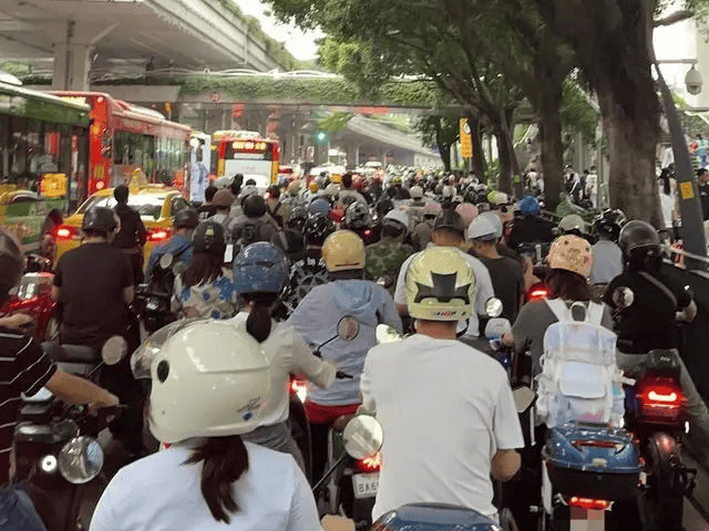 全運(yùn)會(huì)汽車限行：返工靠電雞，是廣州打工仔宿命？