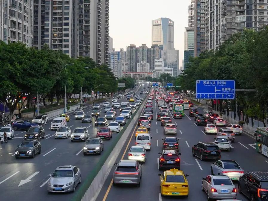 全運(yùn)會(huì)汽車限行：返工靠電雞，是廣州打工仔宿命？