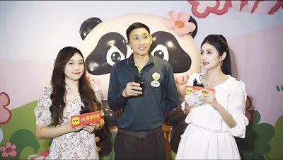 吃播界頂流來了！YY直播帶你看大熊貓“妹珠”的趣味日常